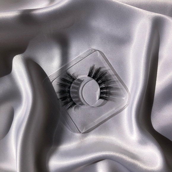 Eyelashes - Picture 4 of 7